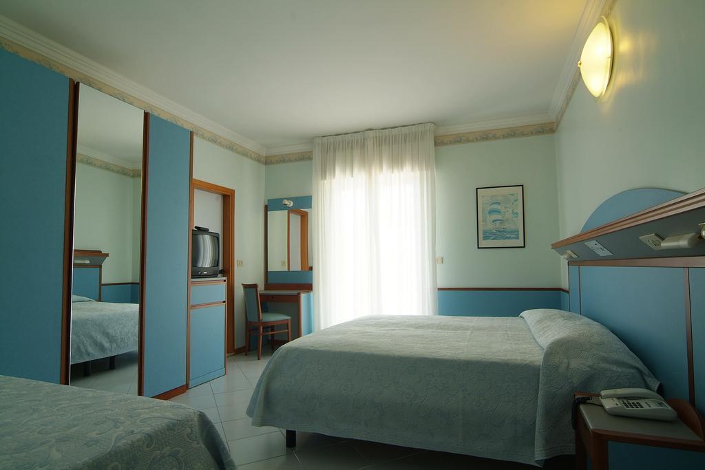 Hotel Arizona Riccione Kültér fotó