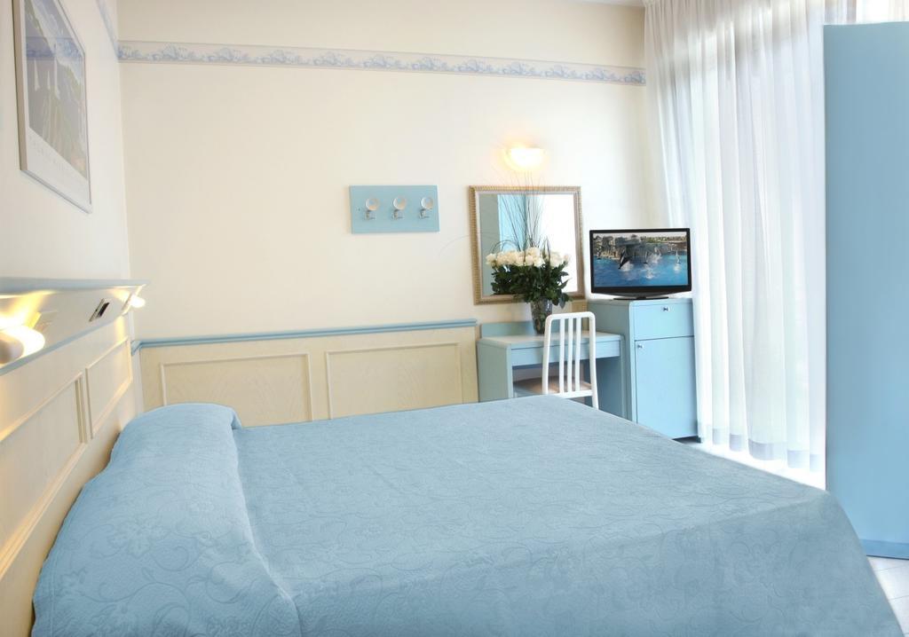 Hotel Arizona Riccione Kültér fotó