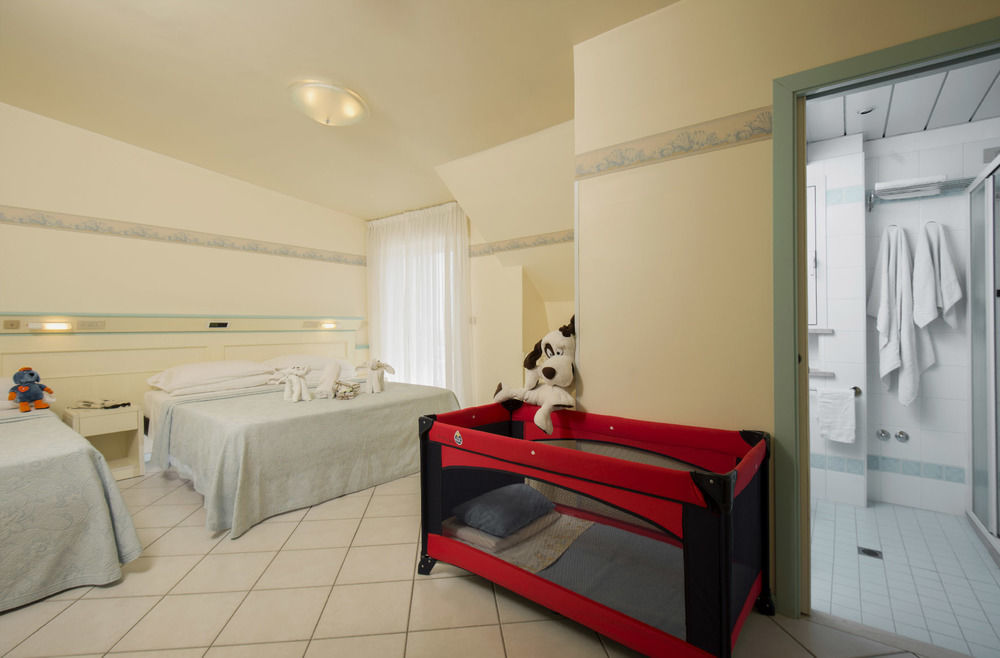 Hotel Arizona Riccione Kültér fotó