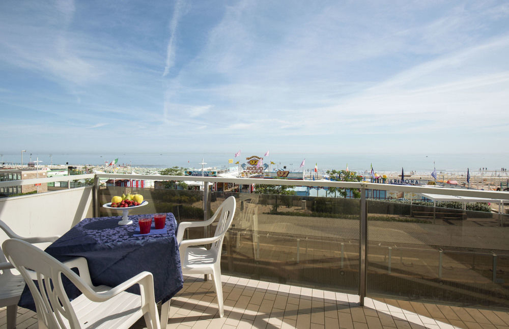 Hotel Arizona Riccione Kültér fotó
