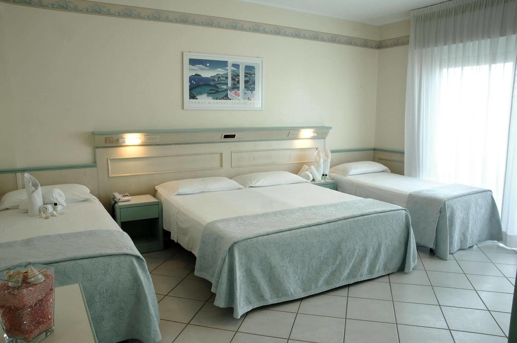 Hotel Arizona Riccione Kültér fotó